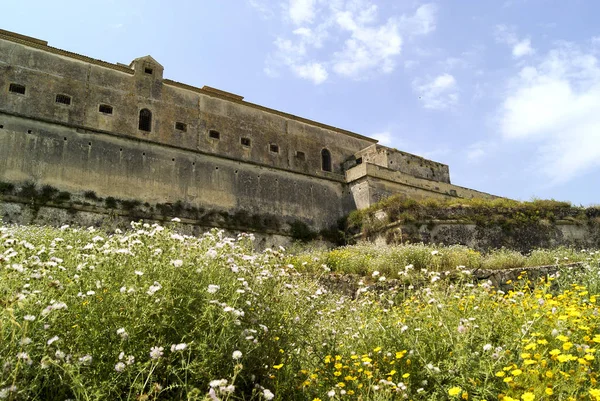 Manzaraları Swabian kale Augusta - Sicilya, İtalya.
