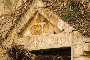 Augusta 'da terkedilmiş hangar-Sicilya-Italya.