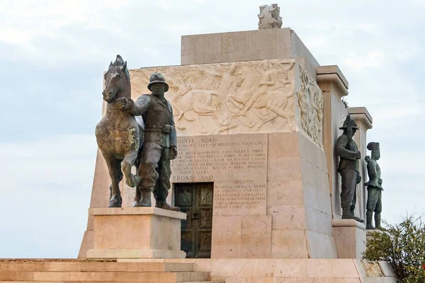 Памятник Павшим Сиракузах Африке Сиракузы Италия — стоковое фото