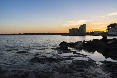 Sicilya'daki Vendicari Doğa Rezervi Sveva Kulesi'nin turistik yerleri, İtalya.