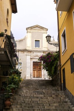 Sicilya, Italya Taormina sokaklarında yürüyüş.