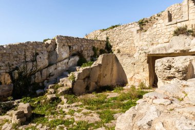 İtalya 'nın Syracuse ilindeki Palazzolo Acreide' deki Ortaçağ Kalesi 'nin Antik Harabeleri. Bölüm II)