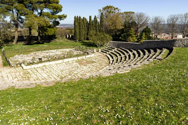 이탈리아 시라쿠사 라졸로 아크리데에 그리스 극장의 파노라마같은 — 스톡 사진