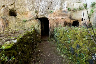 İtalya 'nın Syracuse ili, Palazzolo Acreide' deki Akrai Arkeolojik Bölgesi 'nde Intagliatella Quarry' nin Doğal Manzaraları. 