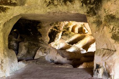 İtalya, Syracuse ili Palazzolo Acreide 'deki Latomia dell Intagliata Arkeolojik Görüş Alanı. 