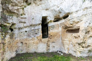 İtalya, Syracuse ili Palazzolo Acreide 'deki Latomia dell Intagliata Arkeolojik Görüş Alanı. 