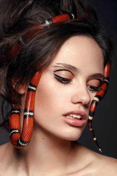 Girl Perfect Skin Brunette Hair Red Snake Her Face — Stock Photo, Image