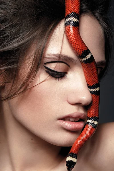 Girl Perfect Skin Brunette Hair Red Snake Her Face — Stock Photo, Image