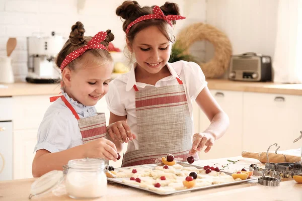 Kochen mit Kindern — Stockfoto