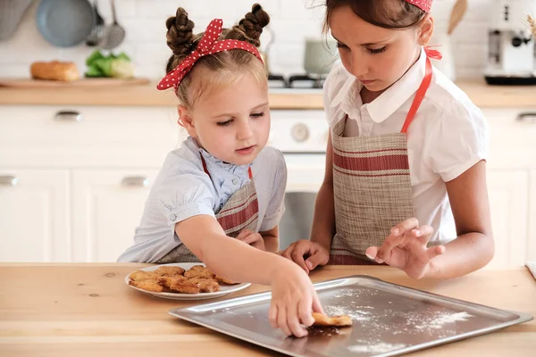 Kochen mit Kindern — Stockfoto