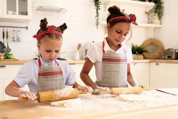 Kochen mit Kindern — Stockfoto