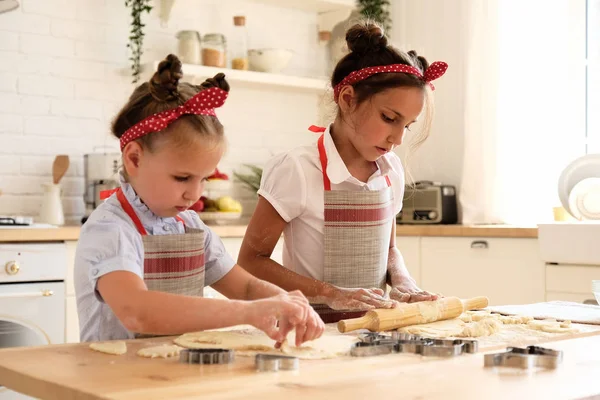 Kochen mit Kindern — Stockfoto