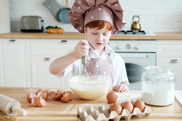 Kochen Mit Kindern Fröhliche Lustige Kinder Bereiten Den Teig Vor — Stockfoto