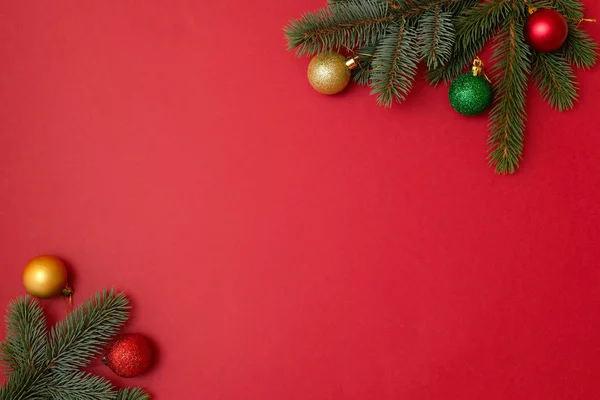 Χριστουγεννιάτικες Διακοπές Σύνθεση Κόκκινο Φόντο Αντίγραφο Χώρο Για Κείμενό Σας — Φωτογραφία Αρχείου