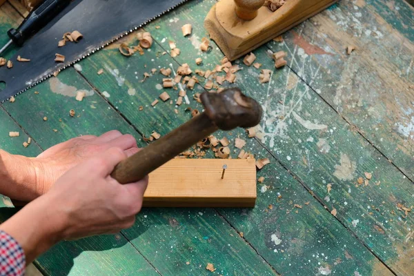 Carpenter Using Hammer Hit Nail Wood Top View Woodwork Concept — Stock Photo, Image