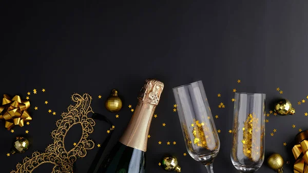 Bouteille Champagne Avec Verres Vin Masque Mascarade Confettis Dorés Décorations — Photo