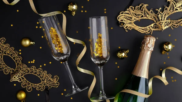 Décorations Noël Dorées Étincelantes Masques Mascarade Bouteille Champagne Avec Verres — Photo