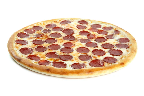 Verse Italiaanse klassieke originele pepperoni pizza geïsoleerd op witte achtergrond — Stockfoto