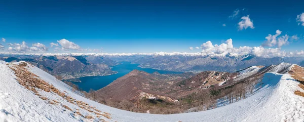 Panoramisch Uitzicht Het Comomeer Omliggende Bergen Zoals Gezien Vanaf Top — Stockfoto