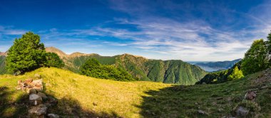 Panoramik Pian Cavallone ve Pizzo'terör kuşatması önlendi Val Grande Milli Parkı'nda, Piedmont, İtalya