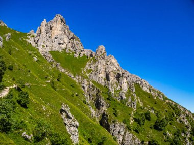 Hiking trail rifugio Rosalba üzerinde Grigna Meridionale, Lombardy, İtalya için