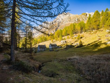 Crampiolo Alpe Veglia ve Alpe Devero Tabiat Parkı, Piedmont, İtalya için yol hiking
