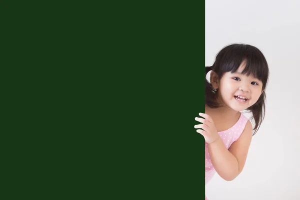 School kid in class. Happy child holding blackboard blank. Educa — Stock Photo, Image