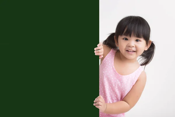 School kid in class. Happy child holding blackboard blank. Educa — Stock Photo, Image