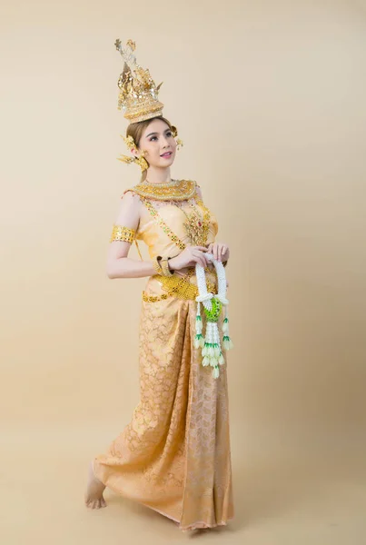 Kobieta ubrana Typowy strój tajski — Zdjęcie stockowe