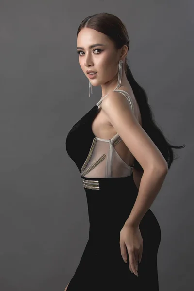아시아 여자의 스튜디오 패션 샷 스톡 사진