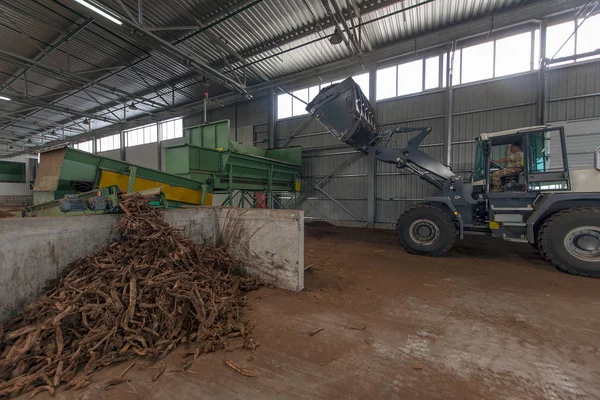 Laden Van Grondstoffen Van Turf Het Verwerkingsbedrijf — Stockfoto