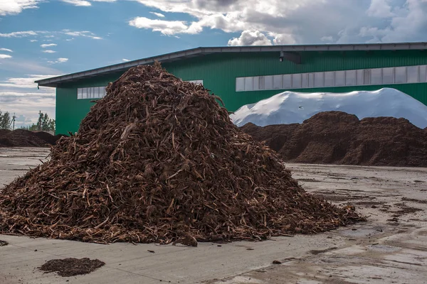 Torfverarbeitungsanlage Lager Für Rohstoffe Und Fertigprodukte — Stockfoto