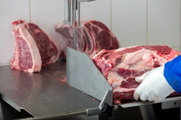 Band Saw Cuts Meat Meat Shop — Stock Photo, Image