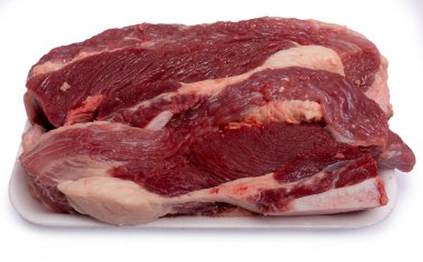 Sığır eti içinde bir tepsi satış için hazır