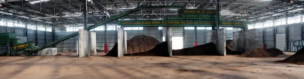 処理工場で 泥炭の一部 — ストック写真
