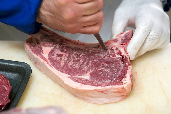 Cutting Meat Meat Shop — Stock Photo, Image