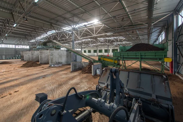 Loading Peat Raw Materials Processing Plant — Stock Photo, Image
