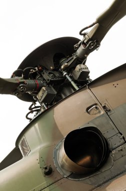Helikopter Ana rotor ve egzoz borusu Engine beyaz zemin swashplate