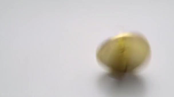 Zlatá Ethereum Mince Spinning Zastaví Bílém Povrchu Fps — Stock video