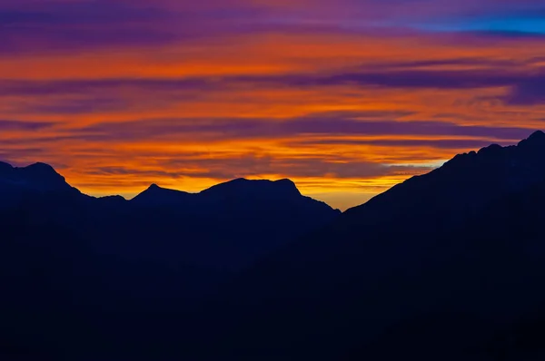 Magical Twilight Sky Panorama Sunset Sihouette Alpine Mountain Ranges Foreground — Stock Photo, Image