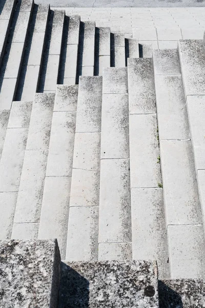 Escadaria de pedra de granito velho, parte do marco da Primeira Guerra Mundial na Eslovénia — Fotografia de Stock