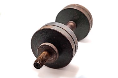 Eski paslı dumbbell beyaz bir arka planda 2018