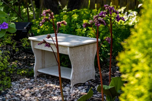 Taburete Casero Blanco Fondo Naturaleza 2018 —  Fotos de Stock