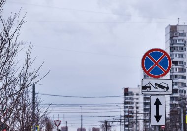 Otopark, tahliye, yasaklayan yol işaret Moskova'da yasaklıyor. 2019