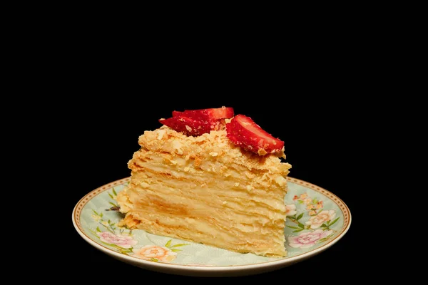 Schichtkuchen Napoleon mit Erdbeeren selbst machen — Stockfoto