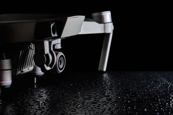 Quadcopter Mavic kapatın su damlacıkları arka plan karşı