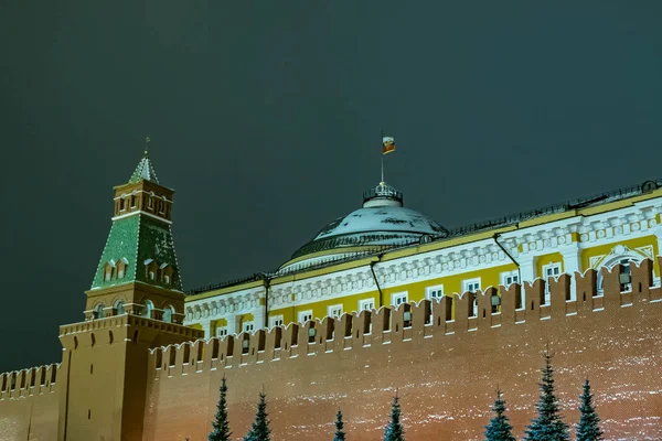 Kremlin Red Wall on December night in Moscow — Stock Photo, Image