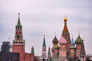 Moskova'da Kremlin ve St. Basils Katedrali
