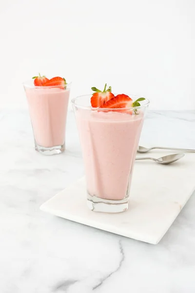 Two Highball Glasses Filled Homemade Strawberry Mousse Marble Board White — Stock Photo, Image