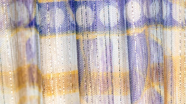 Sabahın erken saatlerinde pencereyi güneş ışığıyla kapat.